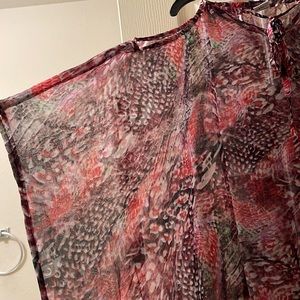 Give ‘’em the cold shoulders! Blends of red brown. On land/sea w/a simple cami.